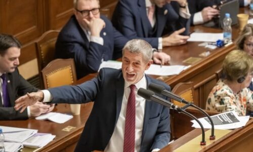 Piráti chtějí Babišovi a Okamurovi zavařit. Ukážou i podpisy žádající jejich vydání ke stíhání