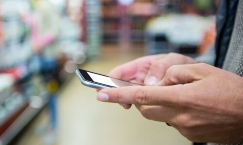 Známá banka v Česku oznámila změnu. Části klientů končí mobilní služby, má to jediný důvod