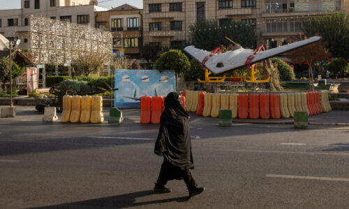 NYT: Irán vyčerpáva zdroje protivzdušnej obrany USA lacnými dronmi