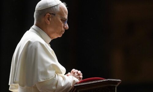 V marci pápež pozýva k modlitbe za odzbrojenie a pokoj