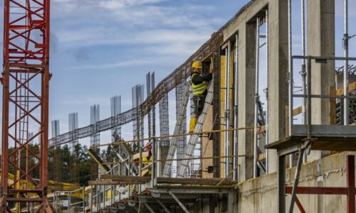 Česko vyhlíží stavební boom. Narazit však může na kritický nedostatek dělníků, varují odborníci