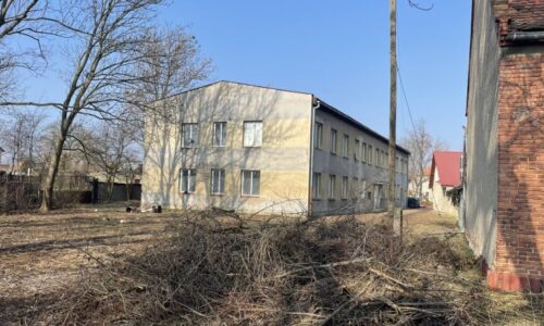 Děsivé detaily smrti batolete na Žatecku: Otec ho měl umlátit, pak přikrýt peřinkou