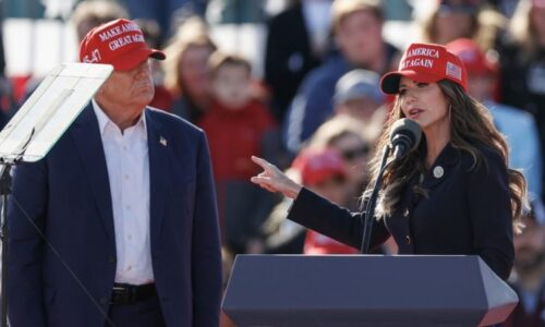 Změna v Trumpově nejužším kruhu: Končí ministryně vnitřní bezpečnosti Noemová