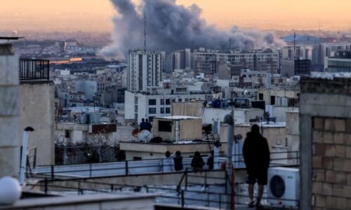 Válka v Íránu ovlivní i Česko: Expert očekává růst cen energií, hrozbě terorismu ale nevěří