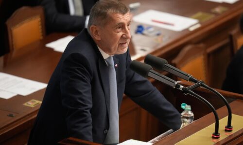 Česká Poslanecká snemovňa nevydala Babiša a Okamuru na trestné stíhanie