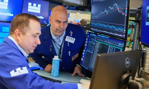 Akcie v USA kvôli eskalácii konfliktu na Blízkom východe klesli, dolár vzrástol