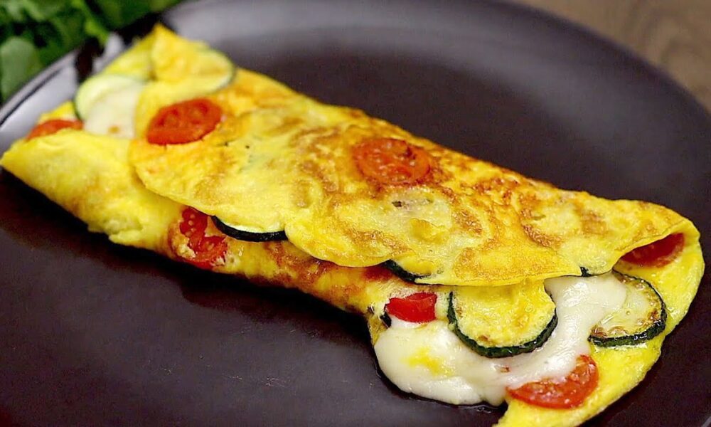 Leckeres Frühstück in 5 Minuten! Eier mit Zucchini und Tomaten.