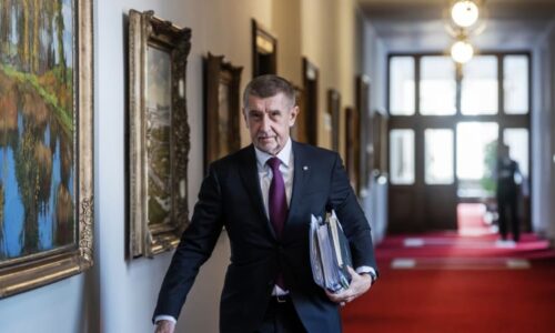 Přidáváme novou destinaci, oznámil Babiš k repatriacím. Přednost mají nemocní a děti