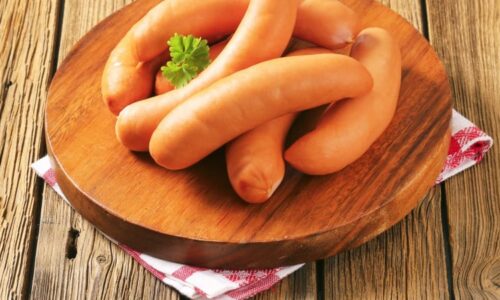 Velký řetězec prodával v Česku falšované párky. Obsahovaly nepřiznanou složku