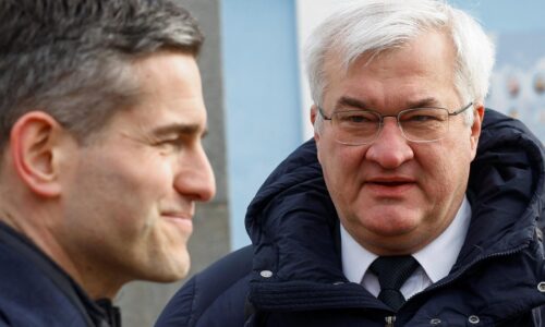 Kyjev varuje občanov Ukrajiny pred cestami do Maďarska, Budapešť obvinil z lúpeže