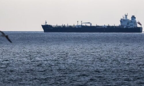 Historický kolaps Hormuzského průlivu: Zdraží notebooky, auta i potraviny, míní ekonomové