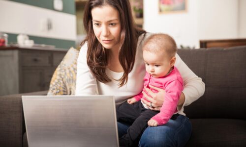 Osamelí rodičia majú po novom viac voľna pri sprevádzaní dieťaťa k lekárovi
