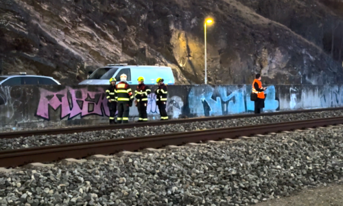 Vlak srazil u Smíchovského nádraží člověka. Muž na místě svým zraněním podlehl