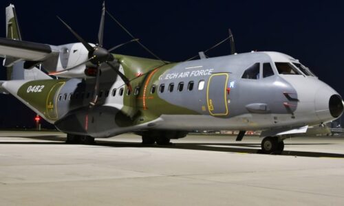 Vystrčilův papalášský let? Spíš adrenalinový zážitek. Nahlédněte do armádního speciálu CASA