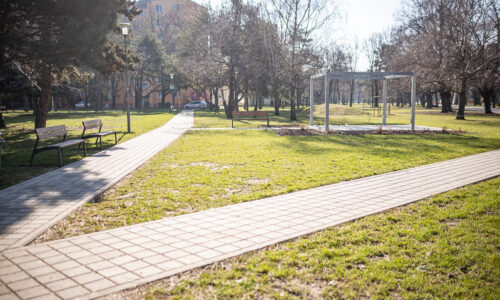 Revitalizácia priestoru Kozmos v Ružinove priniesla viac zelene aj lepšie hospodárenie s dažďovou vodou