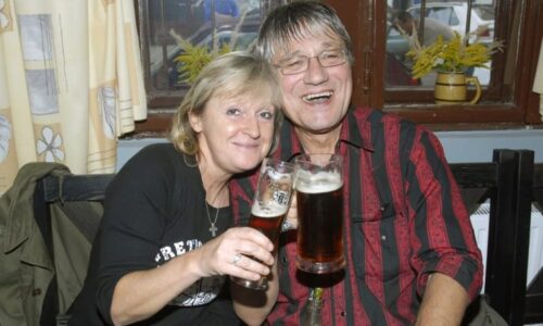 Autor legendárních hitů už oslavu narozenin nestihl. Vyčítala našla v bytě přítelkyně