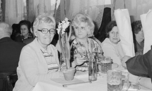 Oslavy MDŽ se zvrhly v den pitek a nevěr, režim problém řešil v časopise Vlasta