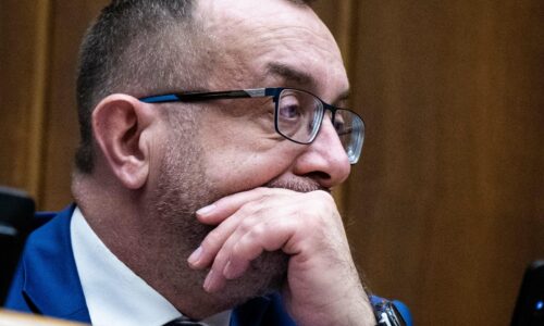 Koalícia sa nedohodla. Hlas zatiaľ nepredloží návrh na vypustenie jedného volebného obvodu z ústavy
