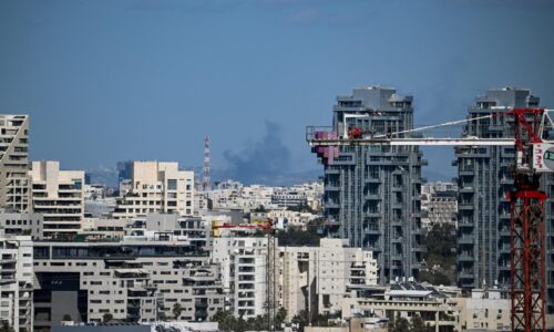 Po útoku Iránu bolo počuť explózie v Abú Zabí aj nad Tel Avivom