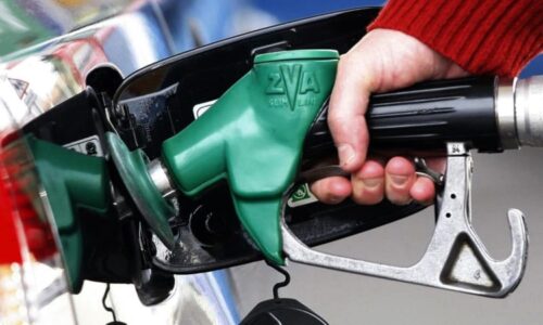 PŘEHLEDNĚ: Jak jezdit levněji? Osm rad pro dobu, kdy ceny u benzinek letí vzhůru