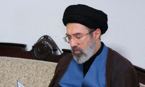 Syn zabitého ajatolláha Modžtaba Chameneí sa stal novým duchovným vodcom Iránu