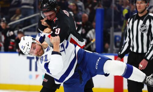 VIDEO Erik Černák zhodil rukavice v šialenom zápase. Šimon Nemec nezabránil prehre