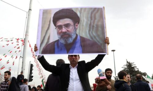 Mocný syn nastupuje: Kdo je nový íránský vůdce? Trump ho shodil, WikiLeaks odhalily pikantnosti