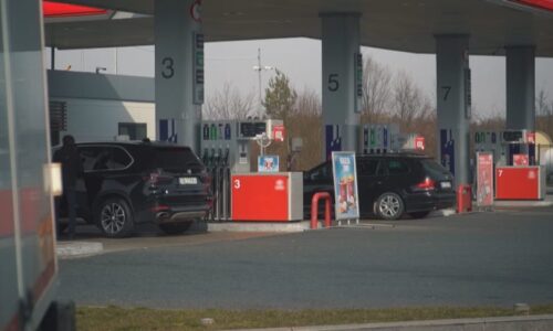 Ceny na benzinkách vyletěly: Je to zlodějina, zlobí se lidé. Kde se tankuje nejdráž?