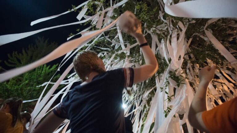 Žert s toaletním papírem skončil tragédií. studenti v georgii přejeli učitele, ten zemřel