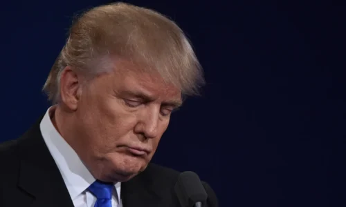 Chaos vo Washingtone oslabuje Trumpovu vojnovú pozíciu