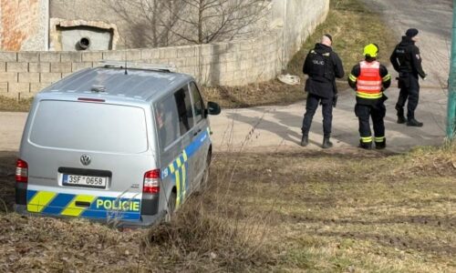 Hrůzný nález v rybníku v Kněžmostě: Může jít o majitele utopeného auta, policie řekla detaily