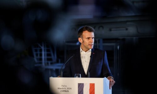 Macron pricestoval na Cyprus. Francúzsko chce do Hormuzského prielivu vyslať mierovú misiu, oznámil