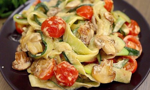 Cremige Pasta mit Zucchini, Pilzen und Gemüse! Lecker und einfach!