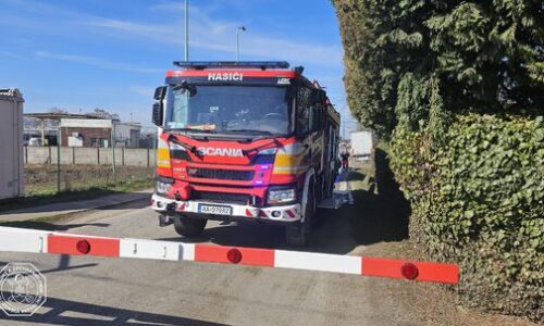 Po zrážke s vlakom v Brzotíne prišla o život jedna osoba