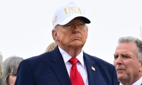 USA zničí hrozby v Hormuzském průlivu, slíbil Trump. Útoky na Írán zatím nekončí