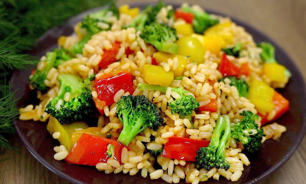 Rezept für leckeren Reis mit Brokkoli und Paprika! Schnell zum Abendessen!