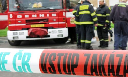 Rozsáhlý požár na Zlínsku: Probíhá evakuace, lidé z okolí nemají otevírat okna