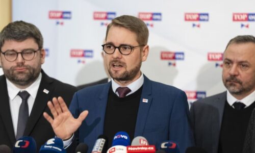 Babiš obelhával národ, tepe opozice ANO kvůli „porušení slibu“ o důchodech. Juchelka krok hájí