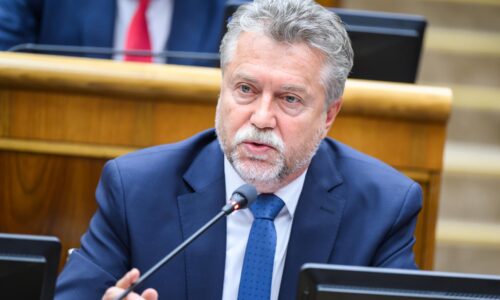 Opozícia sa nezhoduje v riešeniach cien palív. KDH odmieta stropy, SaS a PS sú za aktívny zásah štátu