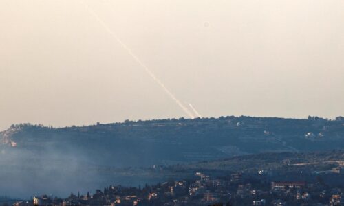 Irán vypustil ďalšiu vlnu rakiet na Izrael, zranených nehlásia