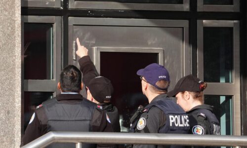 Pred americkým konzulátom v Toronte sa strieľalo