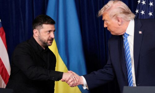Trumpov učeň Zelenskyj. Orbána vydiera, Američanom sa vtiera ponukou pomoci s dronmi