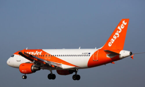 Jsem nadržený, zařval muž z Dublinu v letadle a vrhl se na dítě. Chování omlouval opilostí