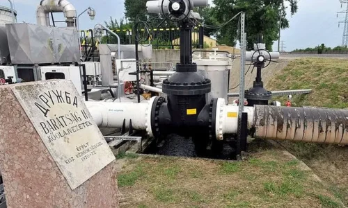 Maďarská delegácia napriek Zelenského odporu už je na Ukrajine, ide k ropovodu Družba skontrolovať jeho stav