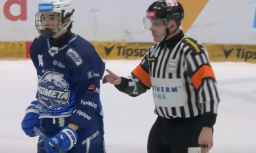 VIDEO Prehnal to! Český rozhodca zastrašoval len 16-ročného Slováka, prišla netradičná reakcia