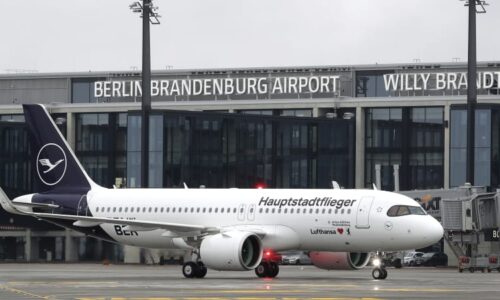 Létající objekt přerušil provoz berlínského letiště, cestující musejí počítat se zpožděním