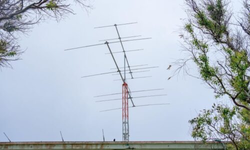 Pozor, pozor: Záhadná čísla v perštině znějí éterem. Může jít o tajnou zprávu pro špiony