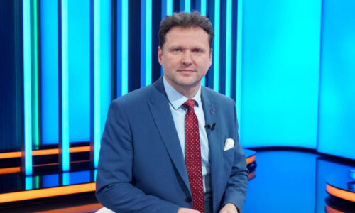 Vondráček o drahém benzinu: Nevylučuji žádné opatření. Strkáte hlavu do písku, útočil Skopeček