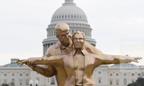 Trump a Epstein v objetí na přídi Titanicu. Slavný park ve Washingtonu zdobí nová socha