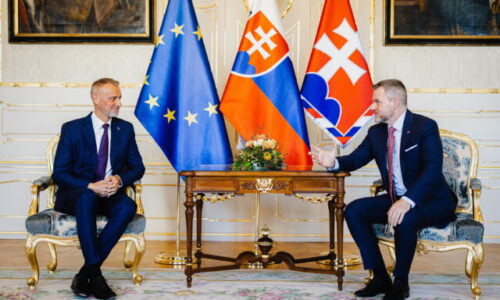 Pellegrini sa stretne s Rašim, riešiť budú stav legislatívneho procesu